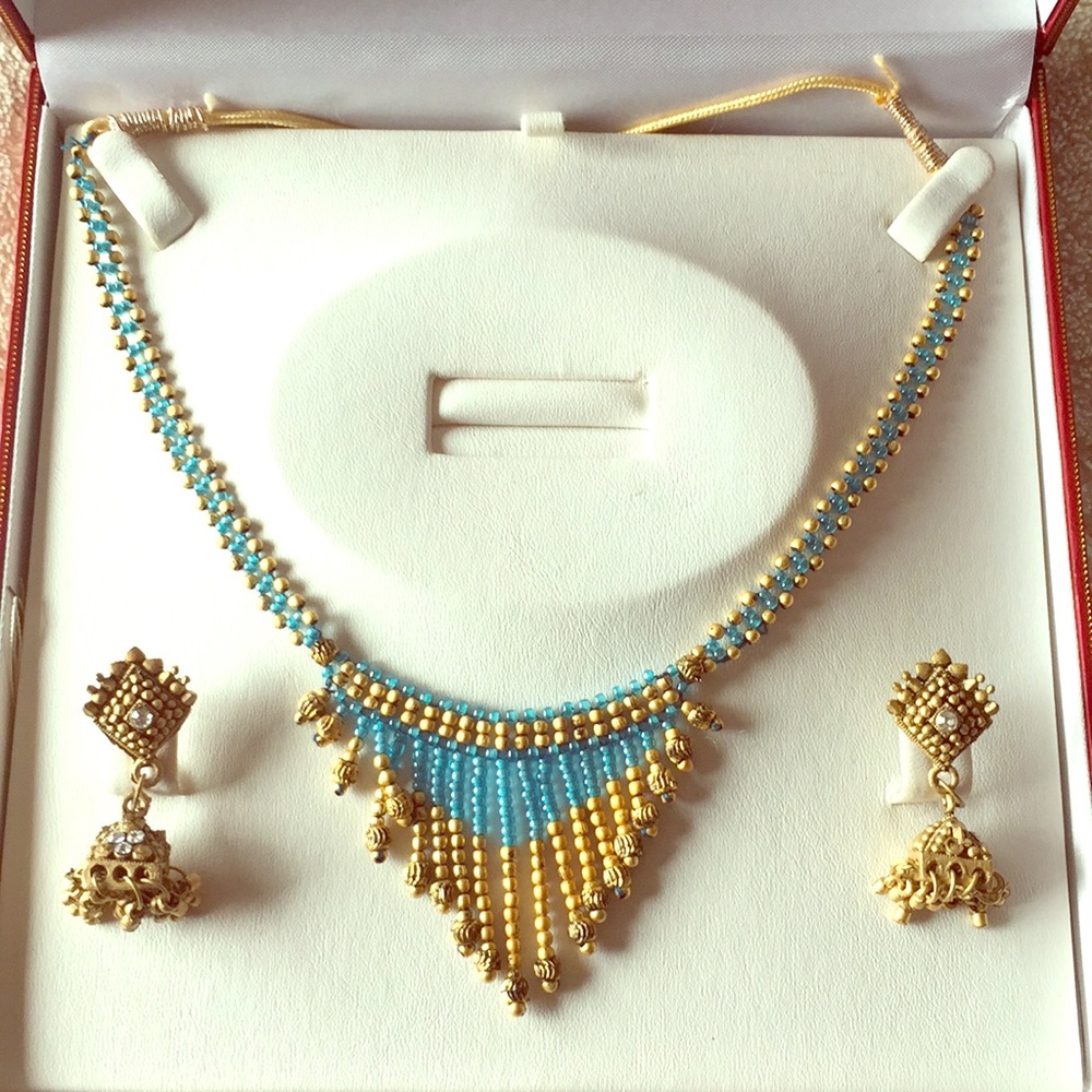 Necklace and earring set